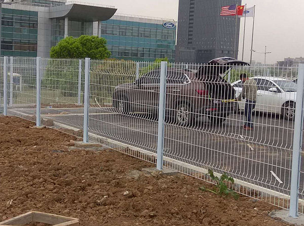桃形柱護欄網(wǎng).jpg 桃形柱護欄網(wǎng).jpg