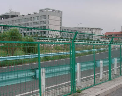 公路護欄網.jpg 公路護欄網.jpg