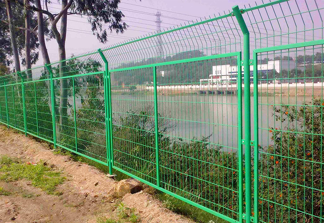 公路護欄.jpg